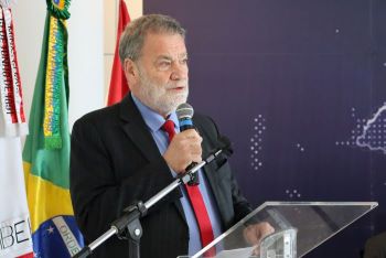 Presidente Durval &Acirc;ngelo destacou a import&acirc;ncia da boa vontade do setor empresarial e do governo do estado para que se chegasse a um acordo - Foto: Hernando Garcia/TCEMG